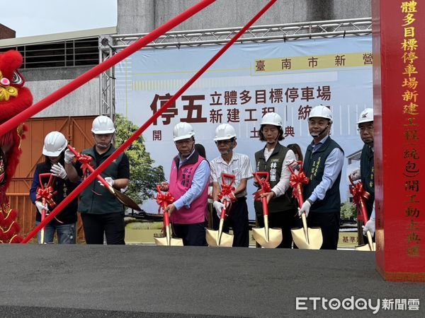 ▲蔡育輝痛批林俊憲未到場卻抹黑他「率眾鬧場」，要求拿出證據，否則公開道歉。（記者林東良翻攝，下同）