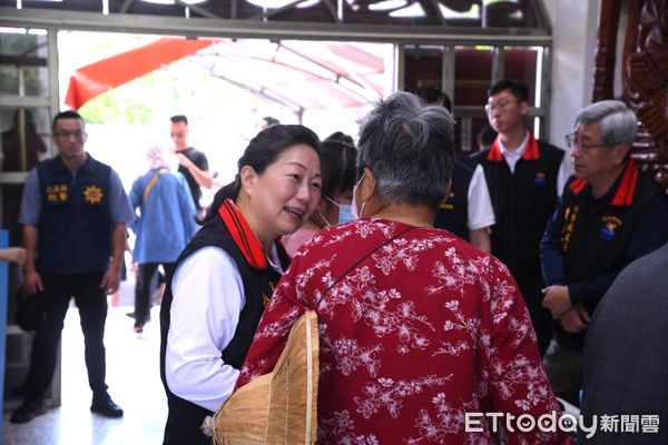 ▲▼花蓮縣政府持續於各鄉鎮發放「幸福花蓮生活物資券」。（圖／花蓮縣政府提供，下同）