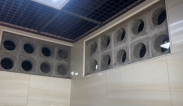 ▲鹿港公會堂廁所驚傳偷拍狼出沒。（圖／記者唐詠絮翻攝）