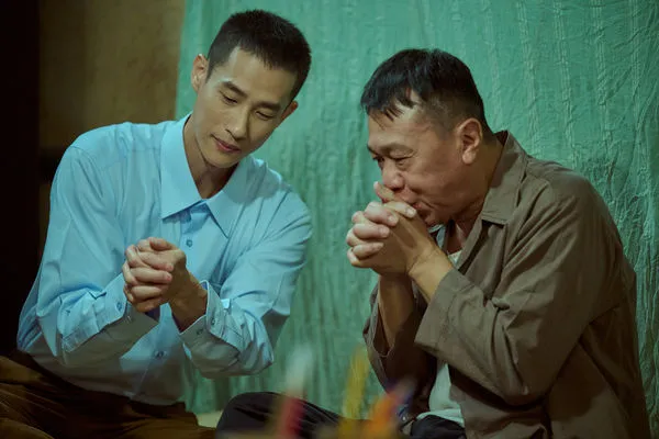 ▲游安順與盧彥澤在《寶島西米樂》飾演父子。（圖／台視提供）