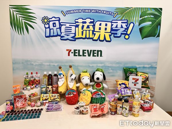 ▲▼7-ELEVEN近來上架「香菜口味多力多滋」、「榴槤口味樂事洋芋片」引發網友關注，此外在「涼夏蔬果季」期間還有優惠。（圖／記者林育綾攝）