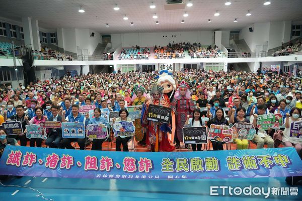 ▲縣長張麗善合體「媽祖」宣傳打詐、防詐。（圖／記者游瓊華翻攝）