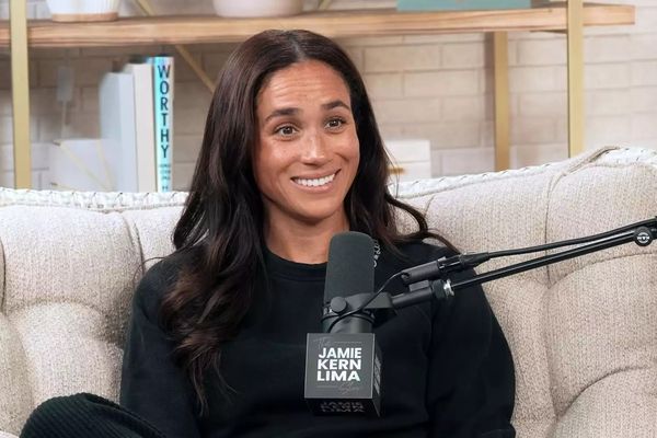 梅根素顏登上Podcast節目《The Jamie Kern Lima Show》。（翻攝YouTube畫面）