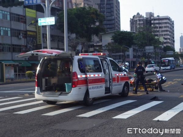 ▲▼三民一車禍             。（圖／記者陳宏瑞翻攝）