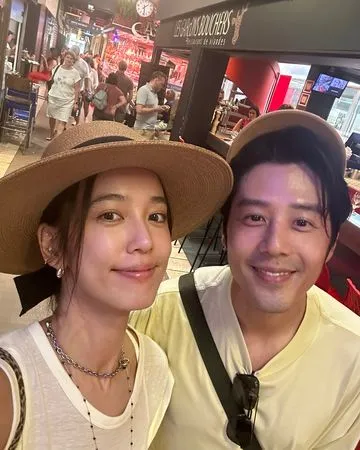 ▲胡宇威親密靠在陳庭妮身邊，充滿甜蜜氛圍。（圖／翻攝自Facebook／胡宇威 Geo Fans Club ）