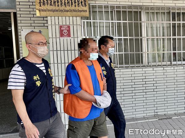 ▲台南刑警大隊偵三隊查獲一名鐵工非法改造鋼管槍，當場起出整批改槍工具與火藥動力槍械。（記者林東良翻攝，下同）