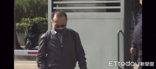 ▲▼法務部法醫研究所法醫許倬憲，今（29日）到台北地院出庭，為剴剴案作證。（圖／記者黃哲民翻攝）