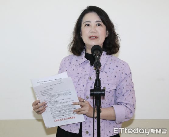 ▲▼吳思瑤  聯訪 批評秘書長周萬來是周亂來 周不來。（圖／記者屠惠剛攝）