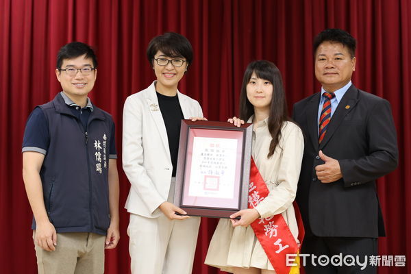 ▲南崗工業區廠商協進會表揚模範勞工。（圖／南投縣政府提供）