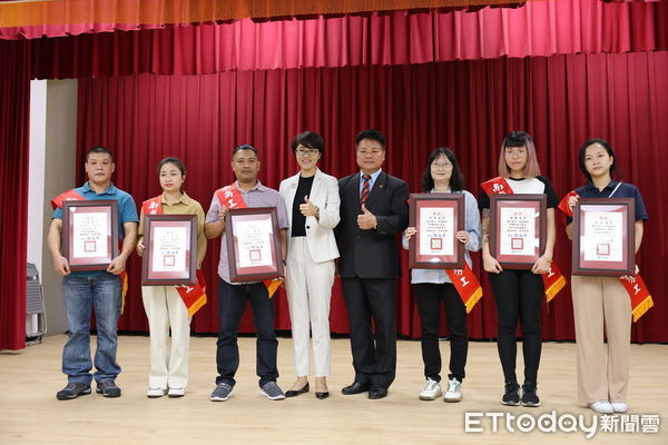 ▲南崗工業區廠商協進會表揚模範勞工。（圖／南投縣政府提供）