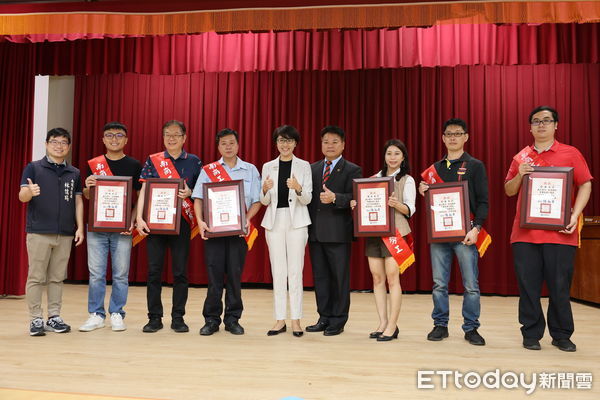 ▲南崗工業區廠商協進會表揚模範勞工。（圖／南投縣政府提供，下同）