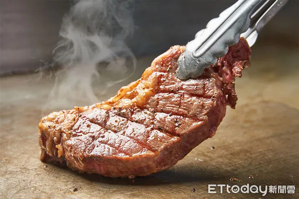 ▲▼家庭餐廳沙朗牛排 。（圖／樂雅樂）