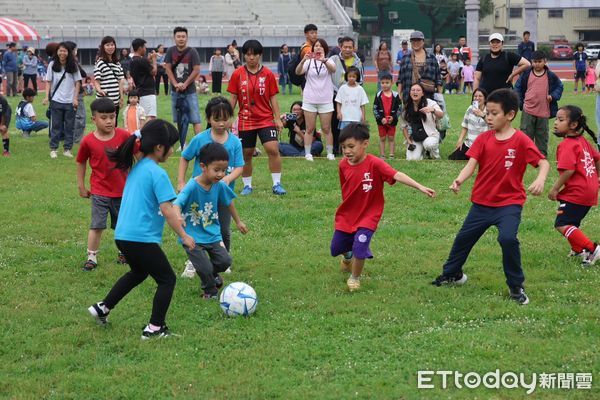 ▲璉紅盃幼兒足球賽日前登場，南投全縣64隊爭鋒。（圖／南投縣政府提供）