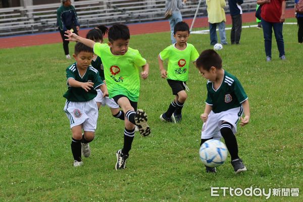 ▲璉紅盃幼兒足球賽日前登場，南投全縣64隊爭鋒。（圖／南投縣政府提供，下同）