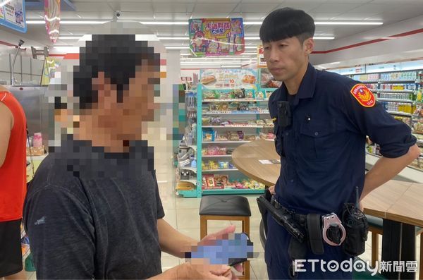 ▲屏東警分局大同派出所警員李佳軒及施凱中勸阻王男被騙             。（圖／記者陳崑福翻攝）