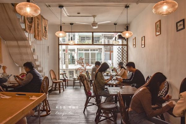 ▲▼【台中西區咖啡】細水焙煎所 森林系台中老屋咖啡店推薦！菜單甜點必點焦烤軟心乳酪蛋糕。（圖／部落客周花花，甲飽沒授權提供）