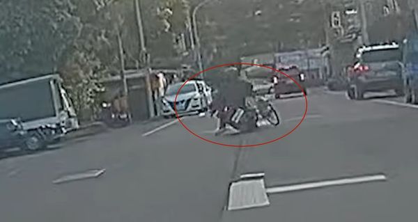 ▲永康區埔聖街與中山北路35巷口29日下午發生車禍，雙方騎士四肢擦傷送醫。（圖／翻攝WoWtchout - 地圖型行車影像分享平台，下同）