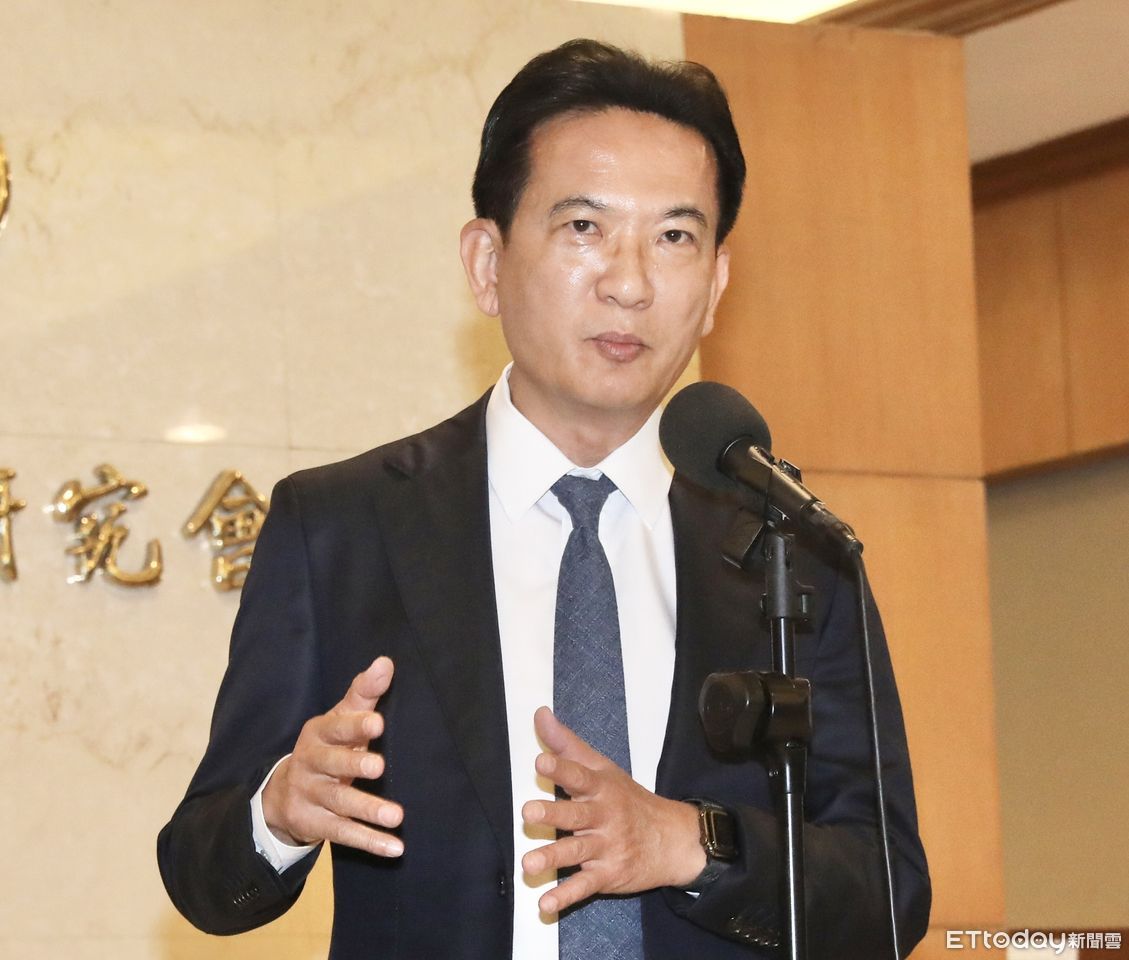 網軍竄改文宣「道路拓寬變爭取咖啡買一送一」被抓包　綠委報警抓人