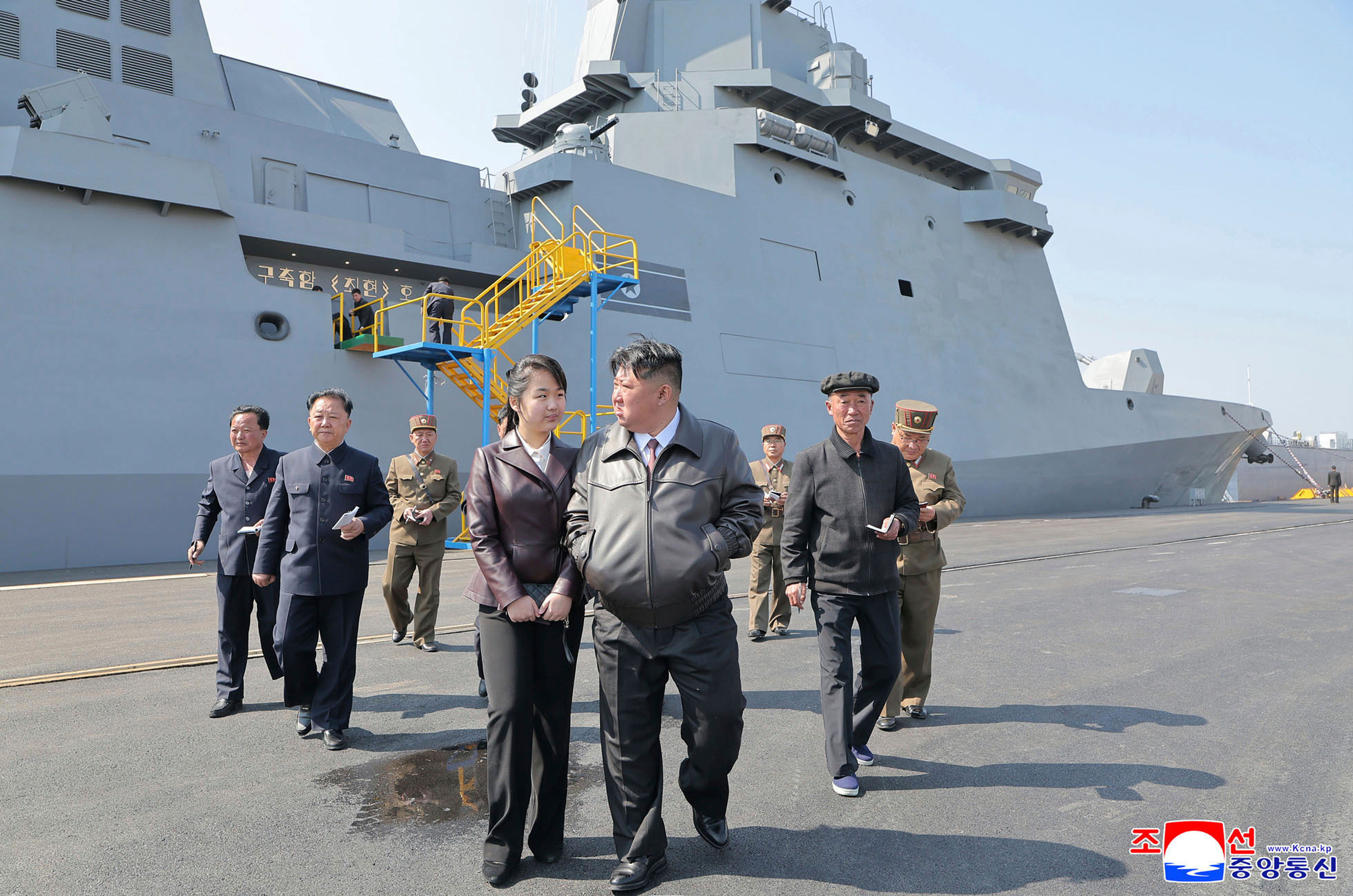 ▲▼北韓最高領導人金正恩28、29日出席視察新型驅逐艦「崔賢號」極超音速巡弋飛彈試射。（圖／達志影像／美聯社）