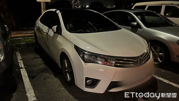 ▲▼萬華桂林堤外停車場發生汽車遭潑灑瀝青。（圖／記者邱中岳翻攝）