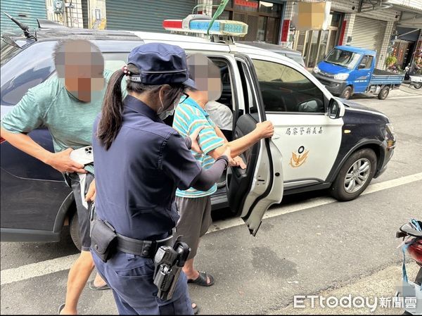 ▲▼   竹崎暖警為民服務，替中風失智老翁找到溫暖的家    。（圖／竹崎分局提供）