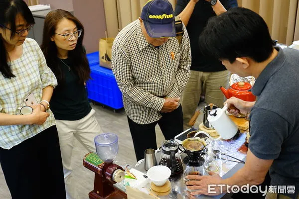 ▲成大微生物團隊結合微生物科技與天然機能性風味物質，為咖啡注入前所未有的生命力。（圖／記者林東良翻攝，下同）