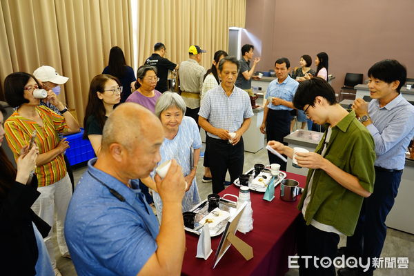 ▲成大微生物團隊結合微生物科技與天然機能性風味物質，為咖啡注入前所未有的生命力。（圖／記者林東良翻攝，下同）