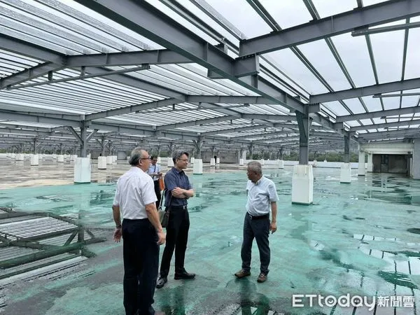 ▲南投地檢署綠能平臺小組實地訪視業者建置中之太陽能案場。（圖／記者高堂堯翻攝，下同）