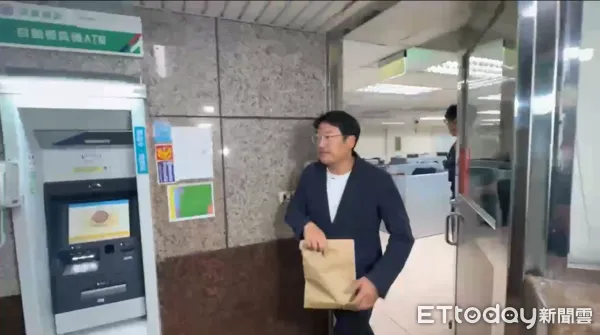 ▲▼基隆市政府民政處長張淵翔涉查詢戶政系統，並提供資料協助藍營罷免民進黨議員。（圖／記者郭世賢翻攝）