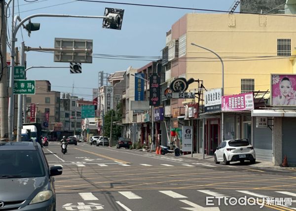 ▲為了改善雲林縣海線鄉鎮的行人安全環境，立法委員丁學忠今日邀集內政部國土管理署望聖副署長、縣政府及相關公所等單位，進行會勘要求中央盡速核定補助經費。（圖／記者游瓊華翻攝）