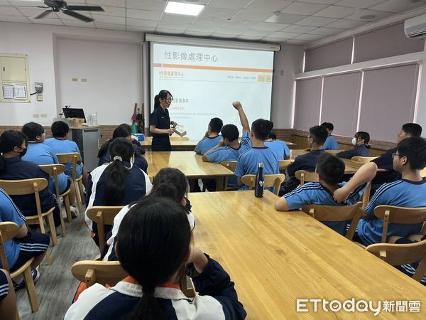 ▲▼   【強化防空避難與婦幼安全觀念 布袋警深入布袋國中與學子互動】    。（圖／布袋分局提供）