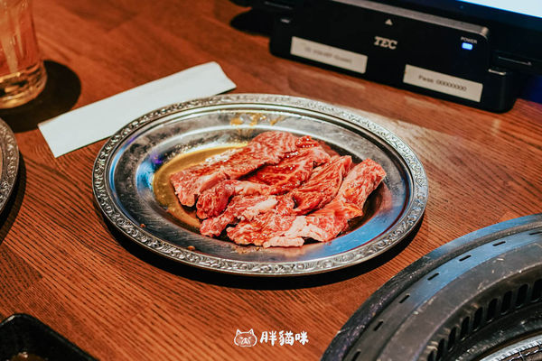 ▲▼日本大阪燒肉吃到飽推薦【炭火燒肉力丸心齋橋店】。（圖／部落客胖貓咪的奇幻旅程授權提供）