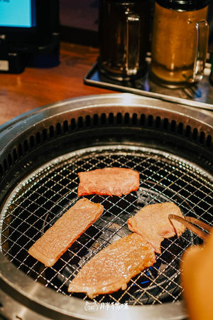 ▲▼日本大阪燒肉吃到飽推薦【炭火燒肉力丸心齋橋店】。（圖／部落客胖貓咪的奇幻旅程授權提供）