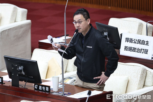 ▲市議員趙怡翔質詢。（圖／記者林敬旻攝）