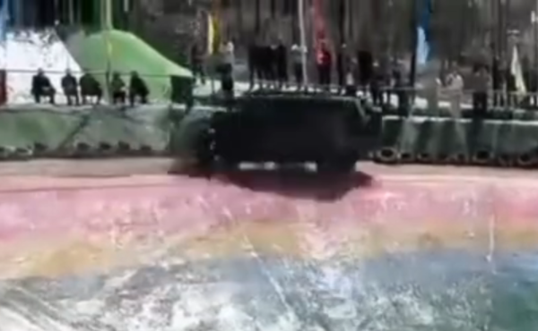 ▲▼山西網紅「汽車炫鍋場」撞死工作人員。（圖／翻攝自微博）