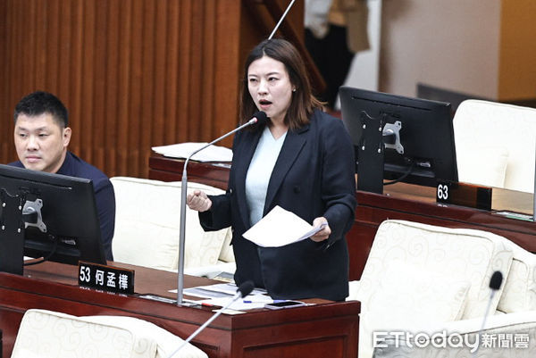 ▲台北市議員何孟樺質詢。（圖／記者林敬旻攝）