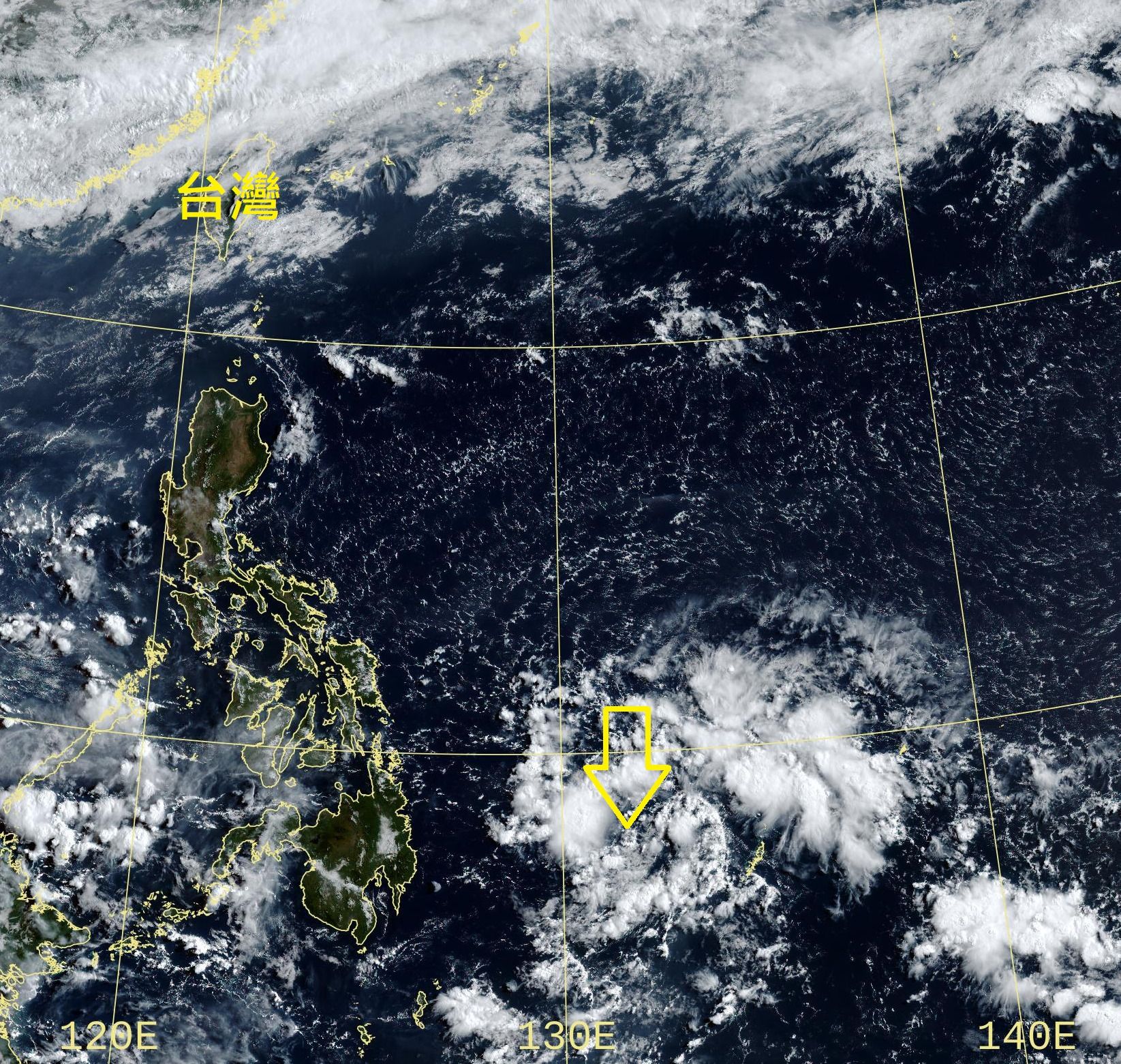 ▲▼前中央氣象局長鄭明典表示，箭頭處有個「旋轉雲系」，有部分數值模式反映出「颱風」發展。（圖／取自鄭明典臉書）