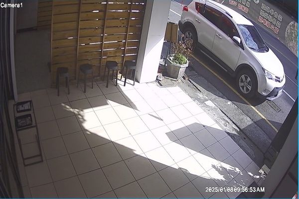 ▲▼台中婦人違停不滿被罰1千8百元，怒嗆店家還錢，還出言侮辱恐嚇。（圖／翻自heygo_2023）