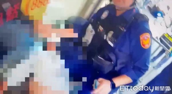 ▲▼他喝超醉沿路襲擊3路人，企圖攻擊警員下體遭制止。（圖／記者邱中岳翻攝）