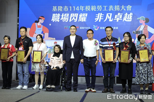 ▲基隆表揚270位模範勞工 謝國樑親頒獎致謝。（圖／記者郭世賢翻攝）