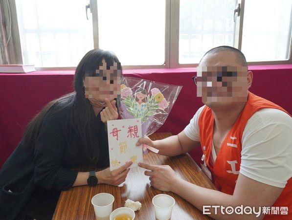 ▲基隆看守所母親節懇親 收容人親製禮物謝親恩。（圖／記者郭世賢翻攝）