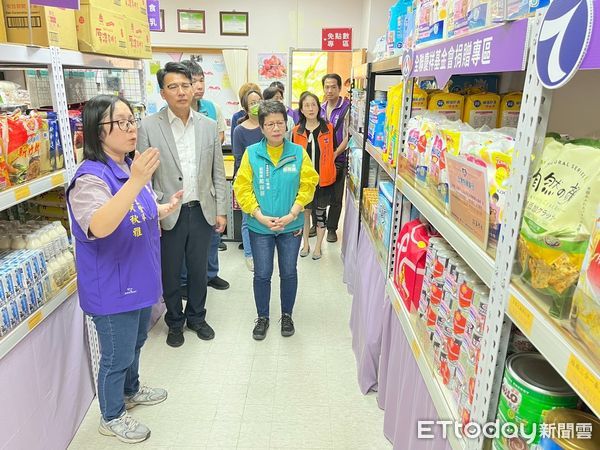 ▲▼   攜手防蚊！佐登妮絲捐贈社會局1,000瓶防蚊液造福弱勢  。（圖／嘉義縣政府提供）