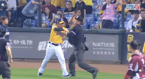▲中信兄弟總教練平野惠一激動抗議。（圖／截自CPBL TV）