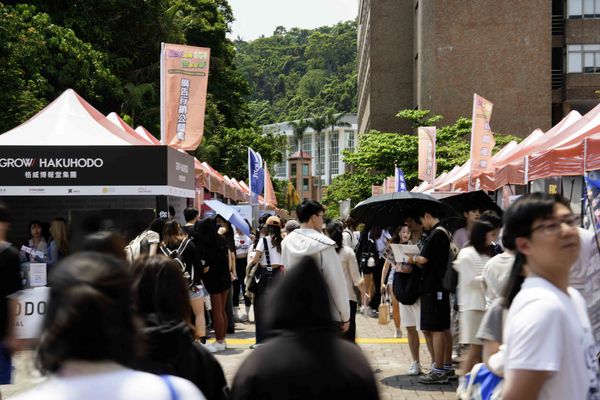 圖一：2025世新大學校園徵才博覽會盛大開幕，吸引企業開出3,000職缺爭相招募世新人才。（圖／世新大學提供）