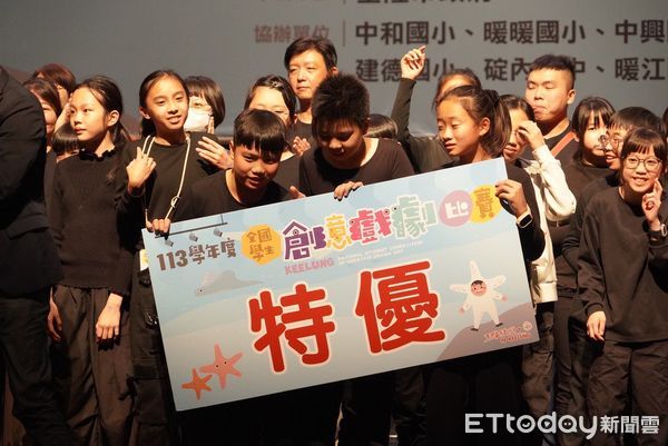 ▲▼  黑光劇、布袋戲演出嘉義故事！大同國小與「勇媽」齊登台 志航國小請出城隍爺 雙雙抱回全國學生創意戲劇特優大獎    。（圖／嘉義市政府提供）