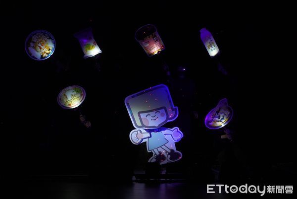 ▲▼  黑光劇、布袋戲演出嘉義故事！大同國小與「勇媽」齊登台 志航國小請出城隍爺 雙雙抱回全國學生創意戲劇特優大獎    。（圖／嘉義市政府提供）