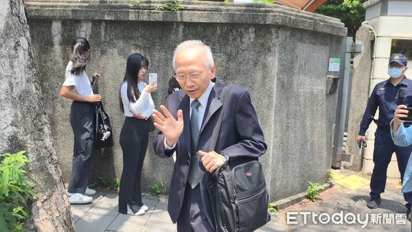 ▲▼台大醫院精神科醫師丘彥南今（30日）為剴剴案，到台北地院作證指剴剴遭保母姊妹劉彩萱、劉若琳長期虐待，死前已有憂鬱症狀。（圖／記者黃哲民攝）