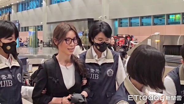 ▲▼貴婦奈奈尬笑。（圖／桃園機場記者聯誼會提供）
