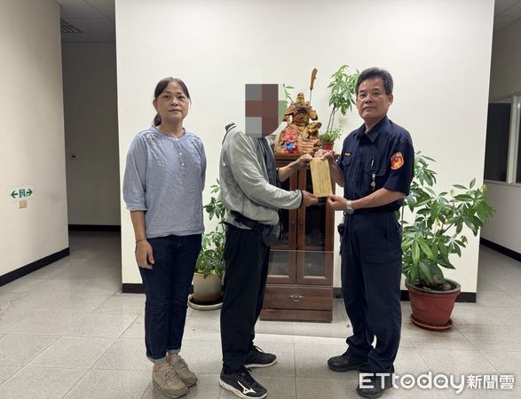 ▲枋寮警分局東海派出所長藍清輝發動募款助鍾家             。（圖／記者陳崑福翻攝）