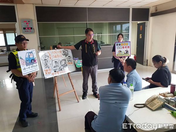 ▲台南市學甲警分局執行大型車交通專案勤務，針對台17與台19線等重點路段強化取締。（記者林東良翻攝，下同）